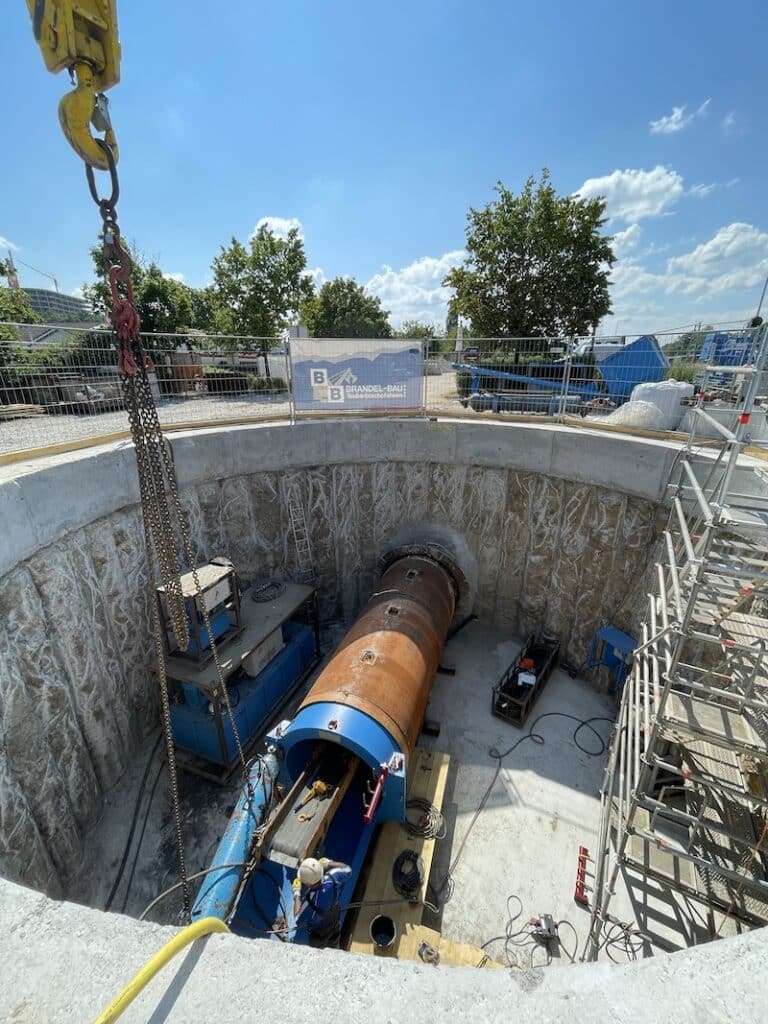 Baugrube mit Rohrvortrieb und Spezialmaschinen – Brandel Bau im Ingenieurbau und Spezialtiefbau